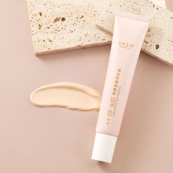 自然本相潤色防曬隔離霜SPF40++