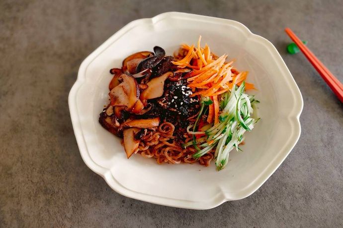 黑芝麻涼拌植物蛋白麵