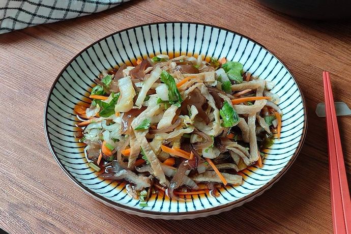 酸白菜涼拌豆皮