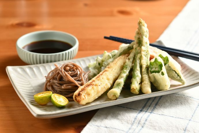 玫瑰風味野菜天婦羅 x 蕎麥冷麵