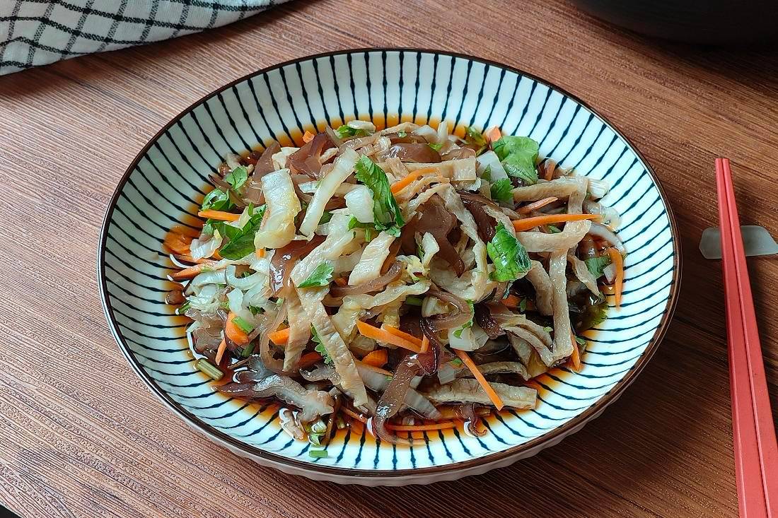 酸白菜涼拌豆皮