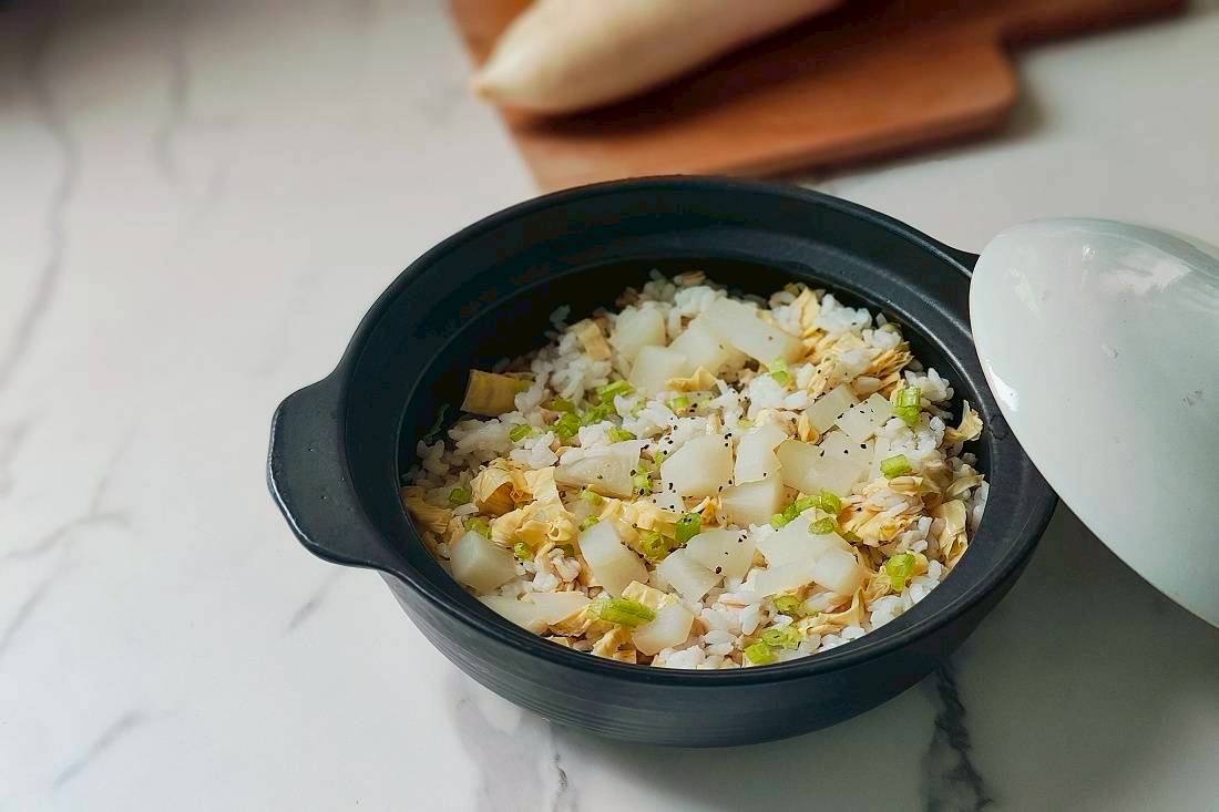 白蘿蔔豆皮炊飯
