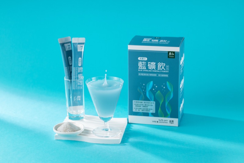 海洋深層水濃縮液與藍藻萃取的純素飲品
