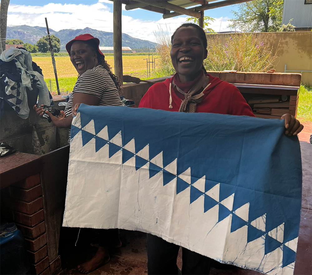 蠟染工坊讓史瓦帝尼婦女在兼顧家庭的同時，學習技藝並獲得穩定收入。